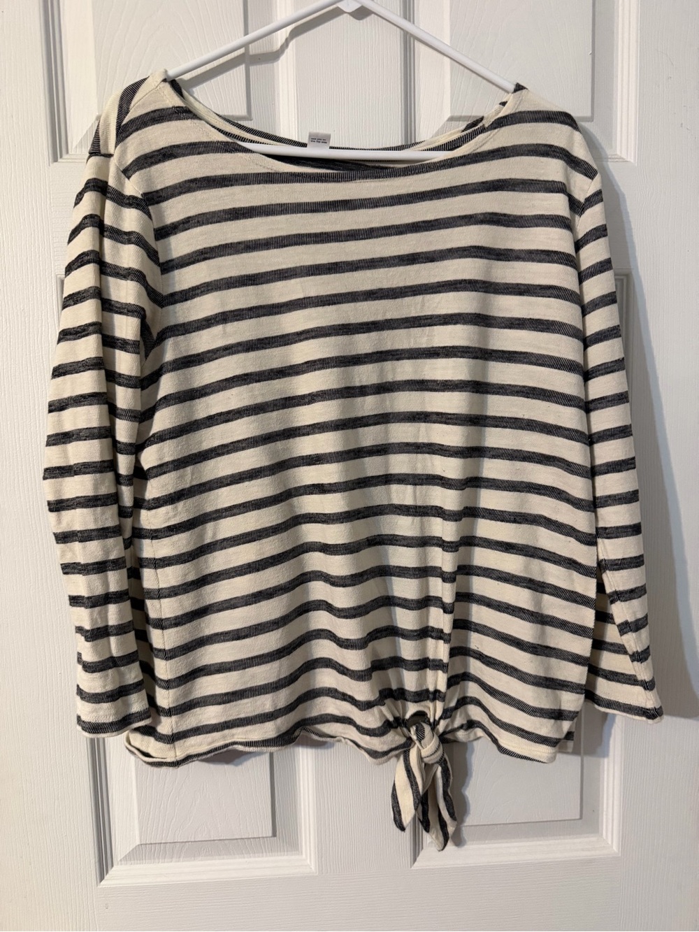 Women’s Old Navy Black & White Striped Top with Tie Front Size Large